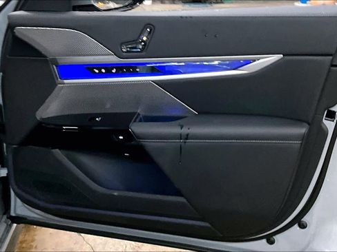 Used 2025 BMW 760i xDrive image 26