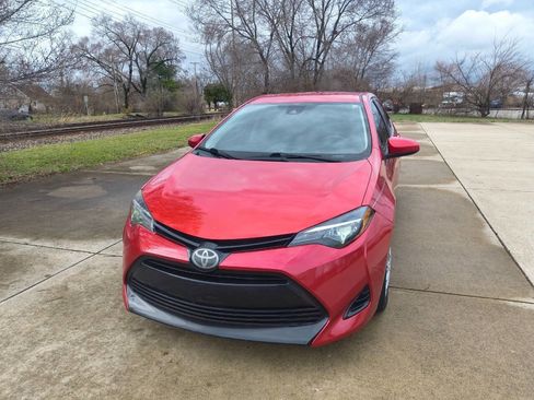 Used 2018 Toyota Corolla LE image 1