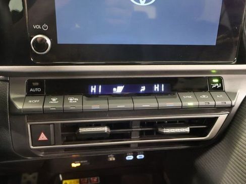 Used 2025 Toyota Camry SE image 22