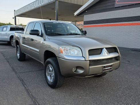 Used 2006 Mitsubishi Raider XLS AWD/4WD image 7