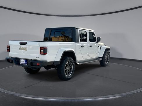 Used 2022 Jeep Gladiator Overland w/ LED Lighting Group AWD/4WD image 11