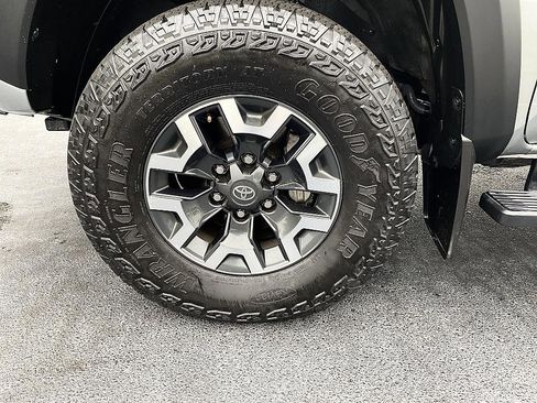 Certified 2023 Toyota Tacoma TRD Off-Road w/ TRD Premium Off Road Package AWD/4WD image 8