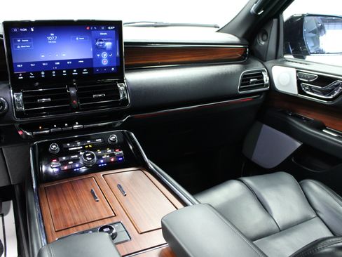 Used 2024 Lincoln Navigator L Reserve AWD/4WD image 20