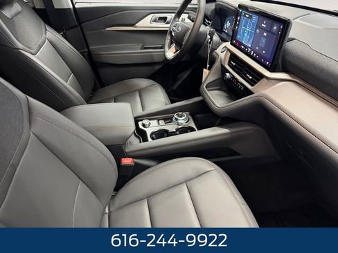 New 2026 Ford Explorer Active w/ Active Comfort Package image 4
