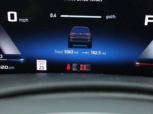 Used 2025 BMW X7 M60i image 13