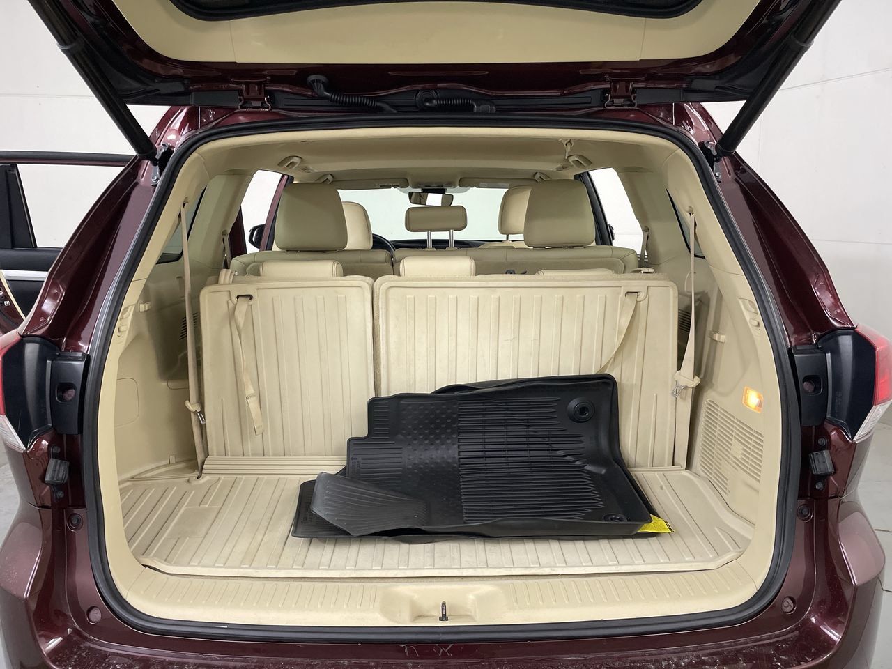 Used 2017 Toyota Highlander XLE AWD/4WD image 24
