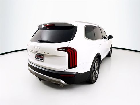 Used 2022 Kia Telluride EX w/ EX Premium Package FWD image 8