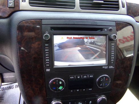 Used 2013 GMC Yukon XL Denali image 26