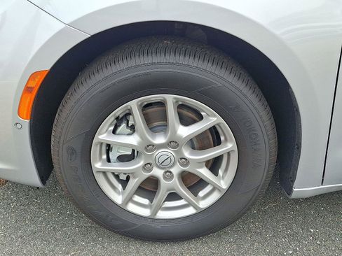 New 2026 Chrysler Pacifica Select image 6