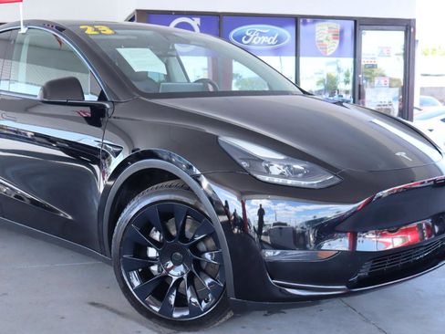 Used 2023 Tesla Model Y Long Range image 2