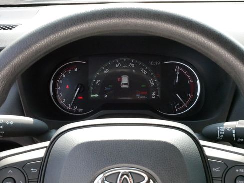 Used 2025 Toyota RAV4 XLE AWD/4WD image 21