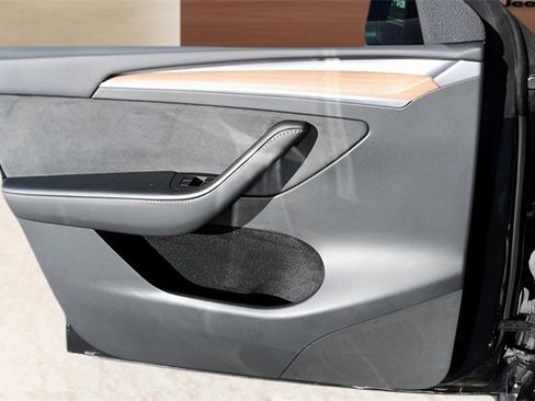 Used 2023 Tesla Model Y Performance image 20