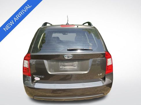 Used 2009 Kia Rondo LX FWD image 3