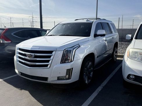 Used 2017 Cadillac Escalade Luxury image 1