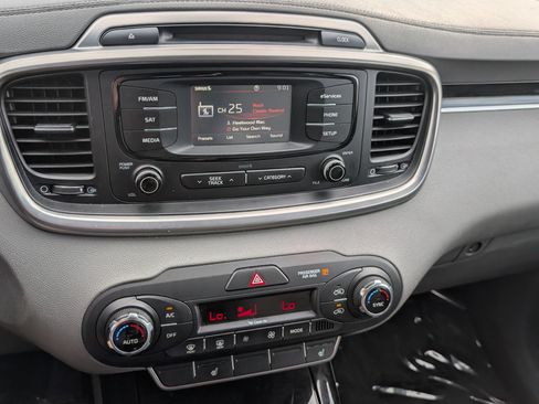 Used 2016 Kia Sorento EX AWD/4WD image 26