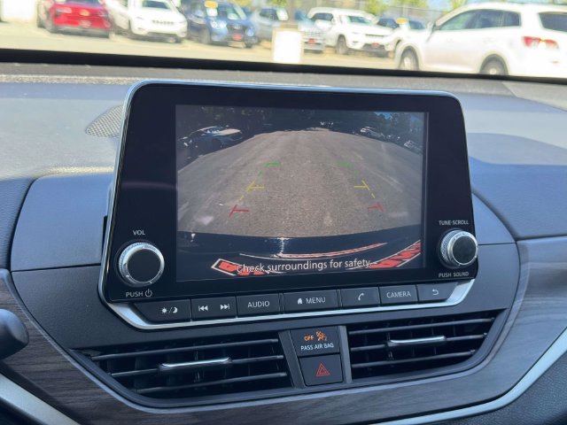 Used 2025 Nissan Altima 2.5 SV FWD image 2