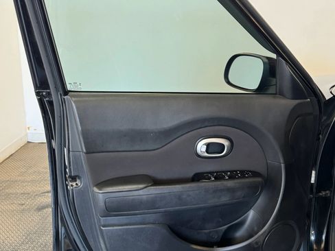 Used 2019 Kia Soul FWD image 13