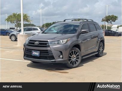 Used 2017 Toyota Highlander SE