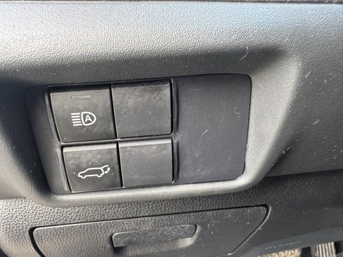 Used 2021 Toyota Highlander XLE image 10