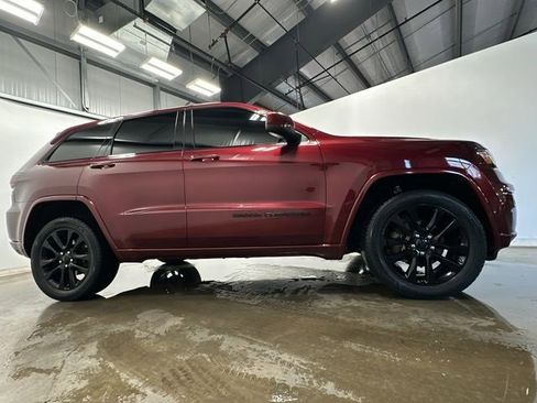 Used 2018 Jeep Grand Cherokee Altitude image 3