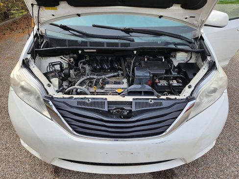 Used 2014 Toyota Sienna LE FWD image 23
