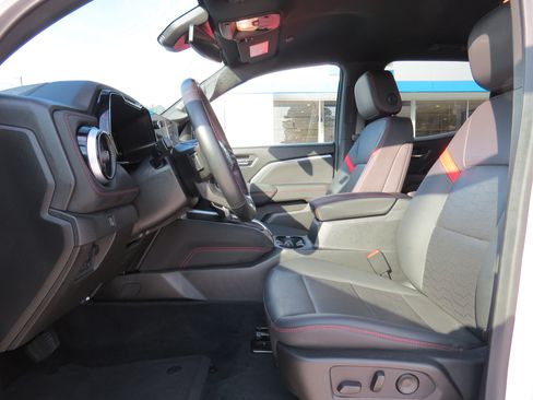 Used 2024 Chevrolet Colorado Z71 w/ Z71 Convenience Package 2 AWD/4WD image 14