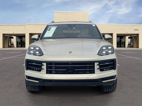 Used 2024 Porsche Cayenne image 2