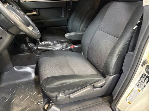 Used 2010 Toyota FJ Cruiser 4WD image 17