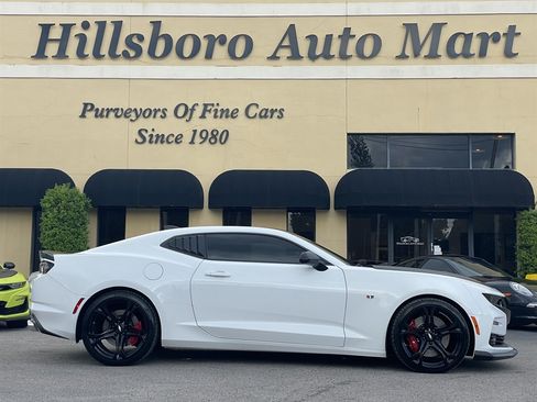 Used 2019 Chevrolet Camaro SS RWD image 5