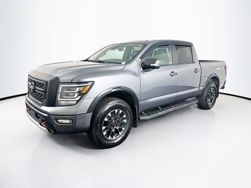 Used 2020 Nissan Titan PRO-4X w/ Pro-4x Convenience Package AWD/4WD image 3