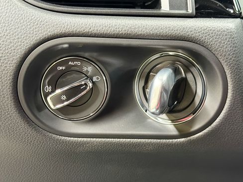 Certified 2026 Porsche Macan Turbo AWD/4WD image 35