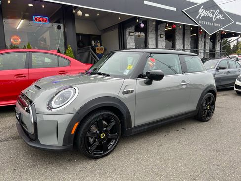 Used 2022 MINI Cooper SE image 1