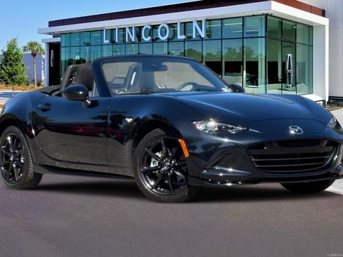 Used 2021 MAZDA MX-5 Miata Club w/ Appearance Package RWD image 2