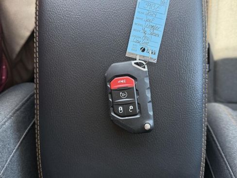 Used 2024 Jeep Wrangler Unlimited Sahara AWD/4WD image 19