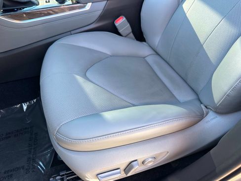 Used 2025 Toyota Highlander Limited image 23