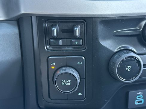 Used 2024 Ford F350 XLT image 23