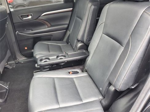 Used 2015 Toyota Highlander Limited Platinum image 35