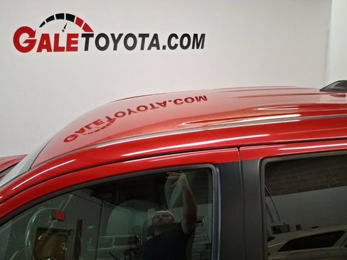 Used 2017 Toyota Tacoma SR5 w/ Tow Package AWD/4WD image 8