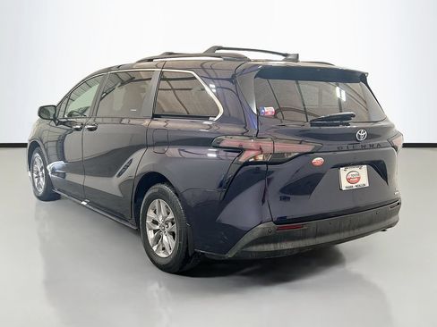 Used 2024 Toyota Sienna XLE FWD image 6