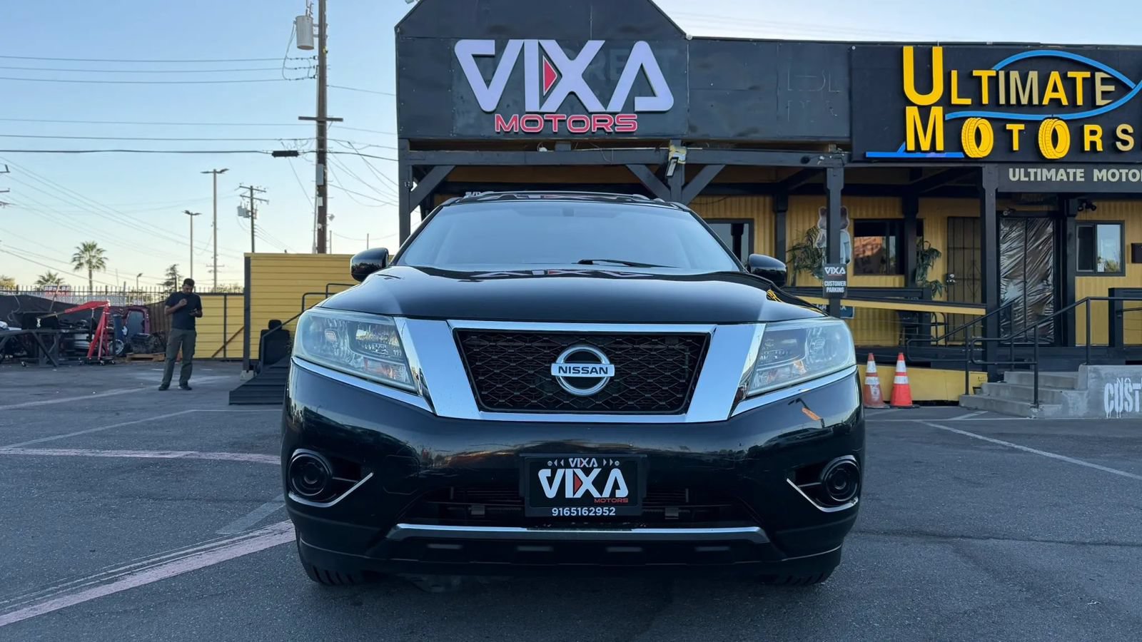 Used 2014 Nissan Pathfinder SV w/ Trailer Tow Package AWD/4WD image 2