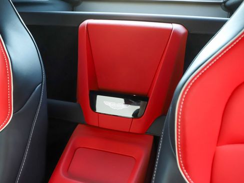 Used 2025 Aston Martin V8 Vantage Coupe image 54