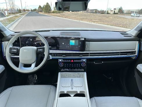 Used 2025 Hyundai Santa Fe Calligraphy image 11