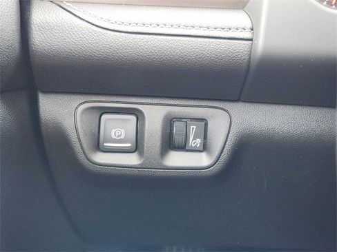 Used 2018 GMC Acadia Denali w/ Technology Package image 22