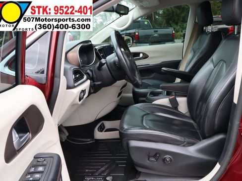 Used 2017 Chrysler Pacifica Touring-L FWD image 13