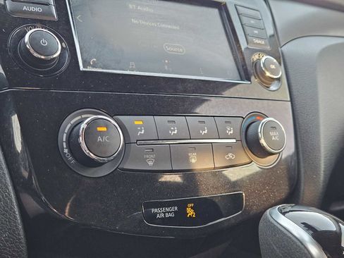 Used 2020 Nissan Rogue Sport S image 18