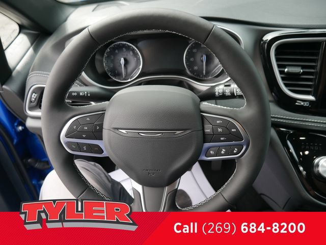 New 2027 Chrysler Pacifica Select FWD image 27