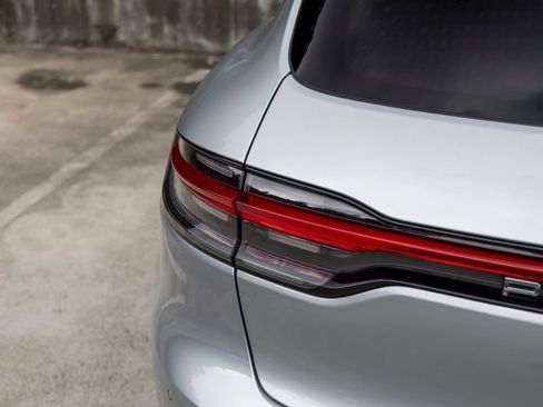 Certified 2026 Porsche Macan AWD/4WD image 21