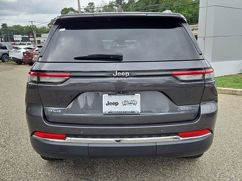 Certified 2023 Jeep Grand Cherokee Laredo X AWD/4WD image 5