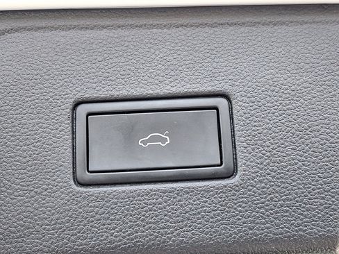 Used 2021 Volkswagen Atlas SEL Premium image 33