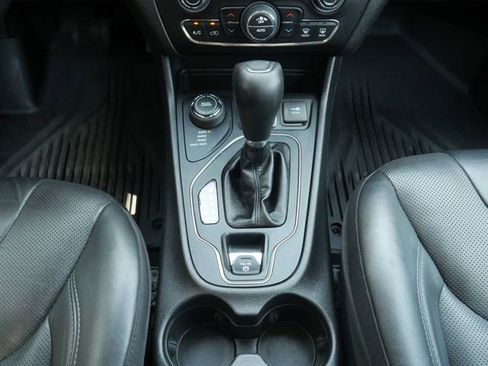 Used 2020 Jeep Cherokee Latitude Lux w/ Comfort/Convenience Group AWD/4WD image 22